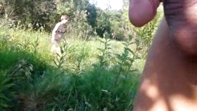Jeune beauté porno arab camera cache prend du sperme sur le visage d'un faux producteur