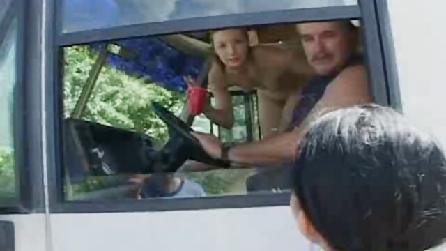 VIP4K. Une ado soumise a des relations sexuelles video sex movie arab contre de l'argent avec son manager