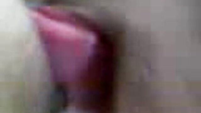 Une salope de flic corrompue souffle de la fumée sur de grosses bites avant de jouir du cinema arab sex visage