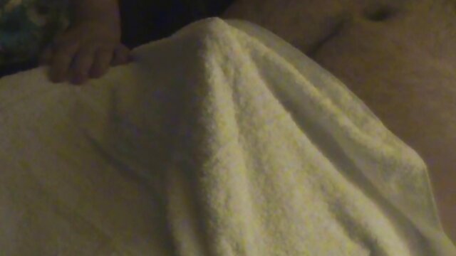 Une ado douce aflam sexy arabe goûte le sperme chaud après un martèlement sensuel