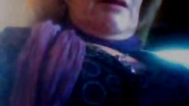 Un monsieur britannique mature porno arab mom fourre une écolière chaude avec une bite et du sperme