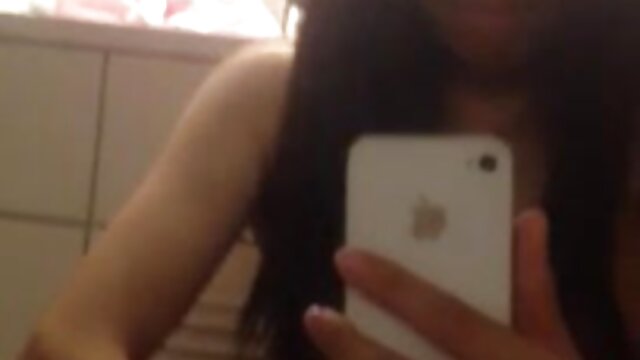 La jolie teen Gia xxx famme arab Paige se fait remplir le cul serré de sperme. AllAnal!