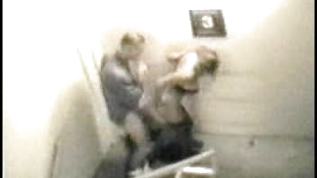 Une milf allemande en corsage se prend du sperme dans le sex film arabic creampie de 22 mecs