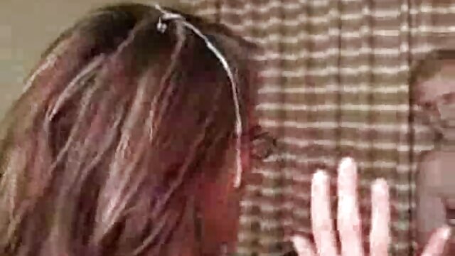 La bi mature allemande Jenny et son amie porno best arab baisent un jeune garçon pour obtenir de l'aide